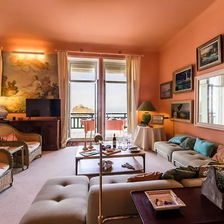 Miramar Plage - - * Biarritz